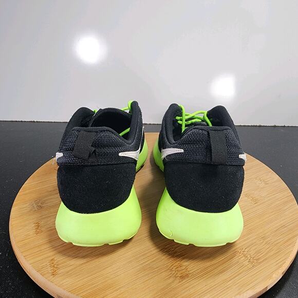 Nike Roshe One Sz 6.5 Youth=7.5Womens 009378 Black White Green Running Sneakers - Picture 5 of 8